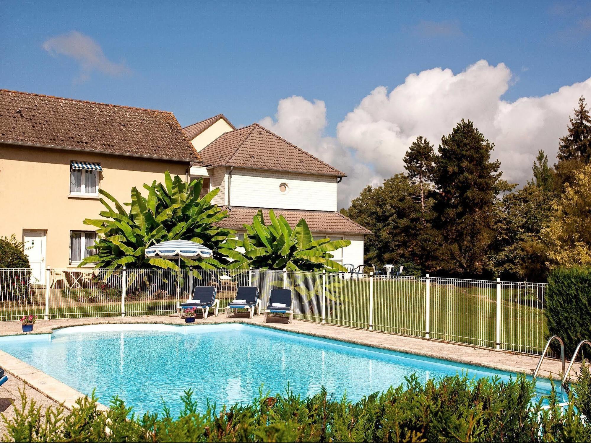 Logis Hotel Du Pont Neuf Le Veurdre Exteriör bild
